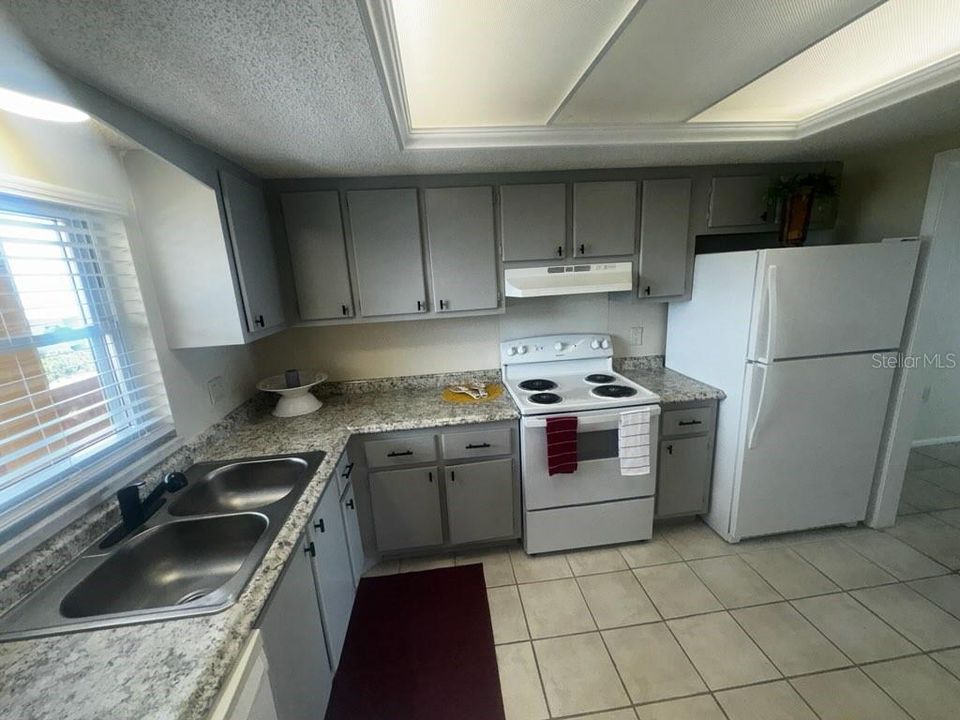 For Rent: $1,990 (2 beds, 2 baths, 975 Square Feet)