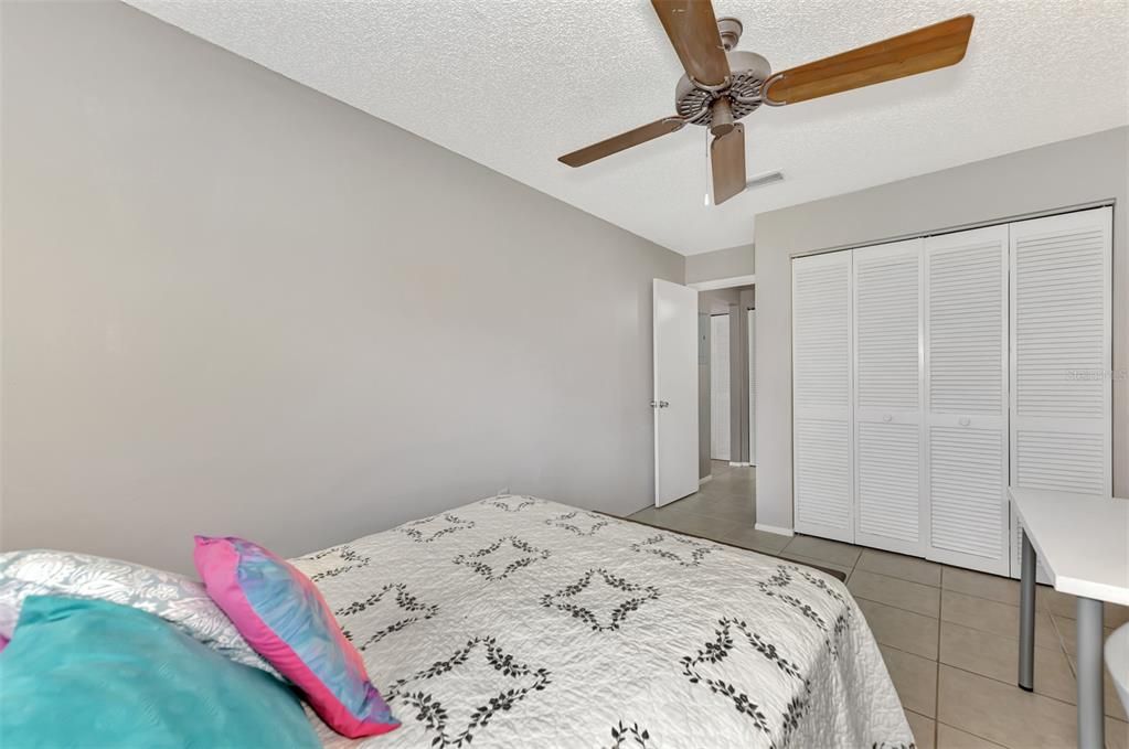 Active With Contract: $122,000 (1 beds, 1 baths, 550 Square Feet)