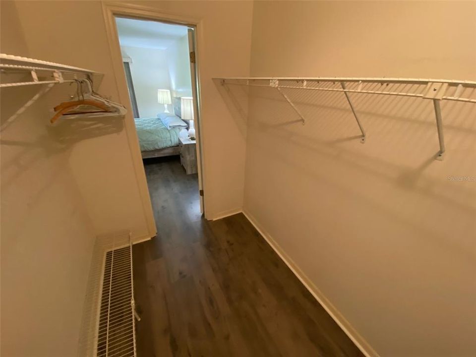 For Sale: $209,000 (2 beds, 2 baths, 1221 Square Feet)