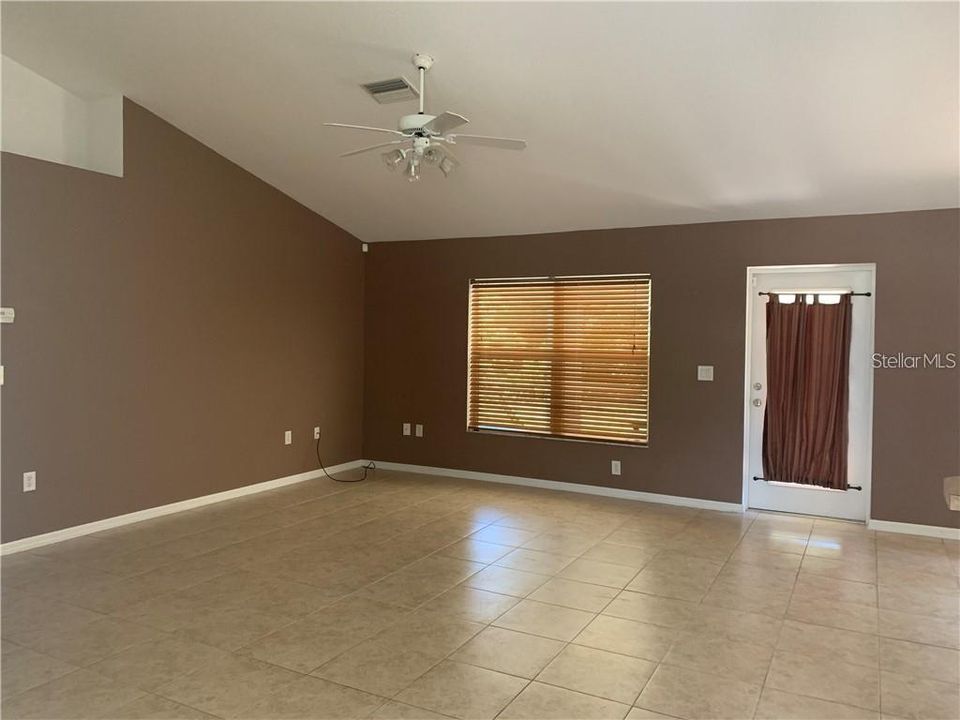 Active With Contract: $1,900 (3 beds, 2 baths, 1788 Square Feet)