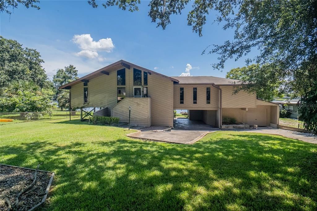 Active With Contract: $400,000 (3 beds, 2 baths, 2567 Square Feet)