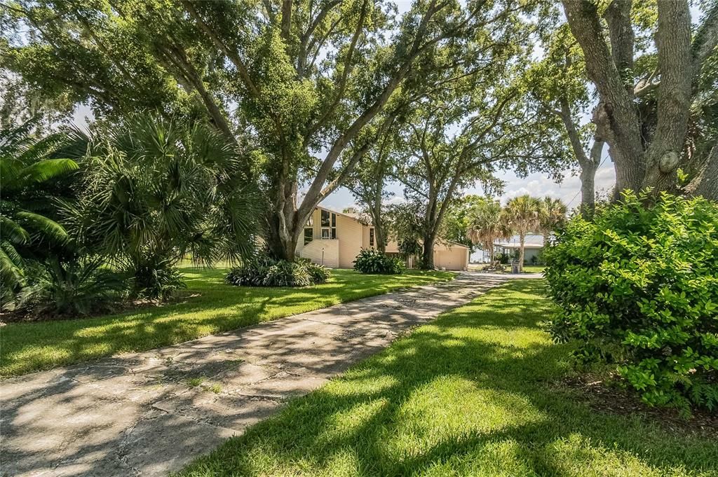 Active With Contract: $400,000 (3 beds, 2 baths, 2567 Square Feet)