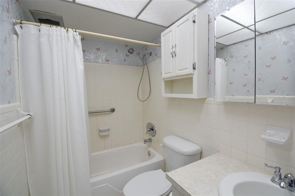 For Sale: $109,500 (2 beds, 1 baths, 874 Square Feet)