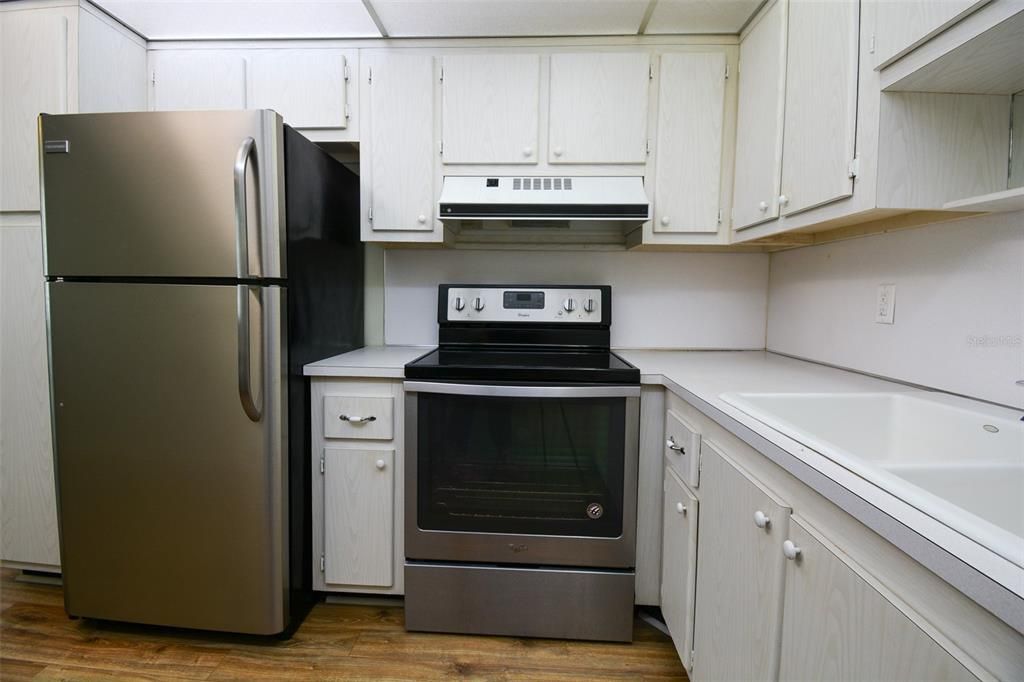 For Sale: $109,500 (2 beds, 1 baths, 874 Square Feet)