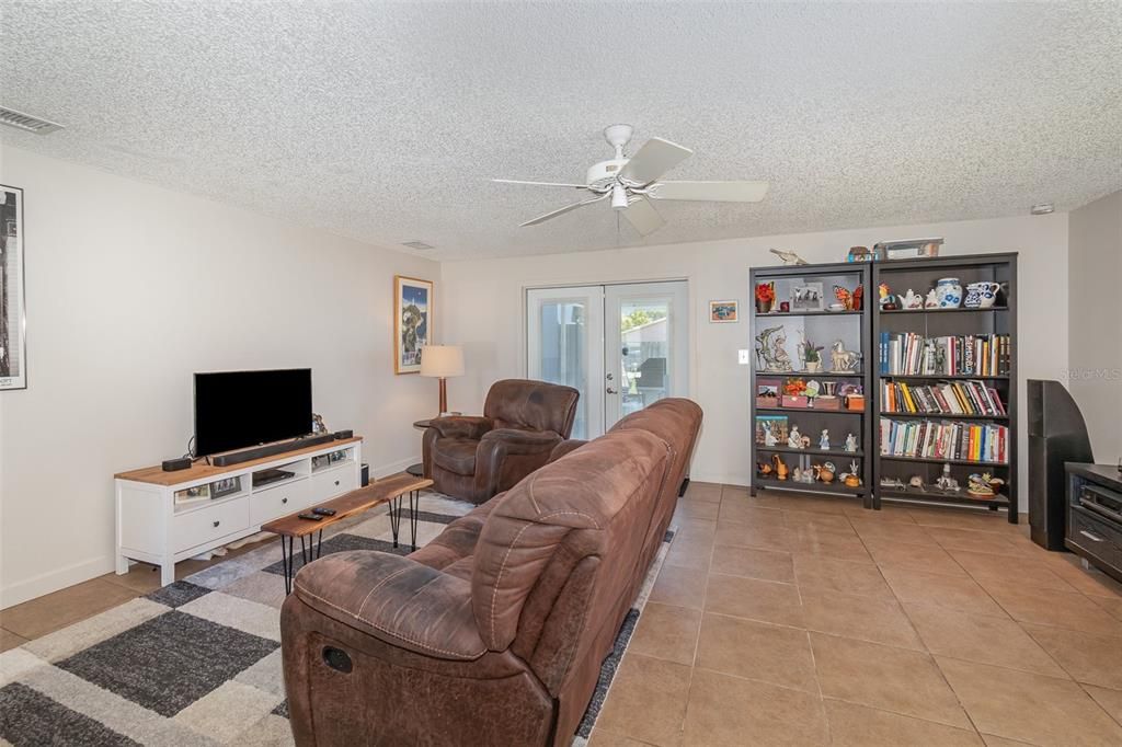 Active With Contract: $359,900 (3 beds, 2 baths, 1120 Square Feet)