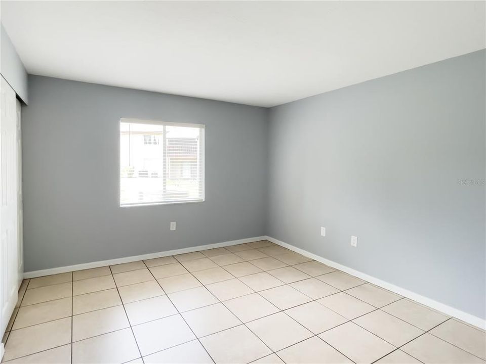 Active With Contract: $1,800 (2 beds, 1 baths, 912 Square Feet)