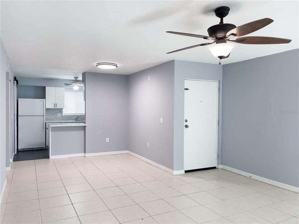 Active With Contract: $1,800 (2 beds, 1 baths, 912 Square Feet)