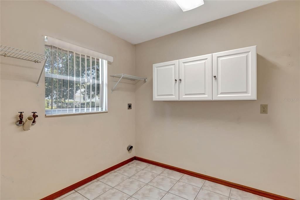 Active With Contract: $249,900 (3 beds, 2 baths, 1382 Square Feet)