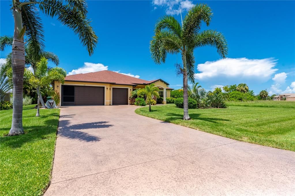 For Sale: $699,900 (3 beds, 2 baths, 2092 Square Feet)