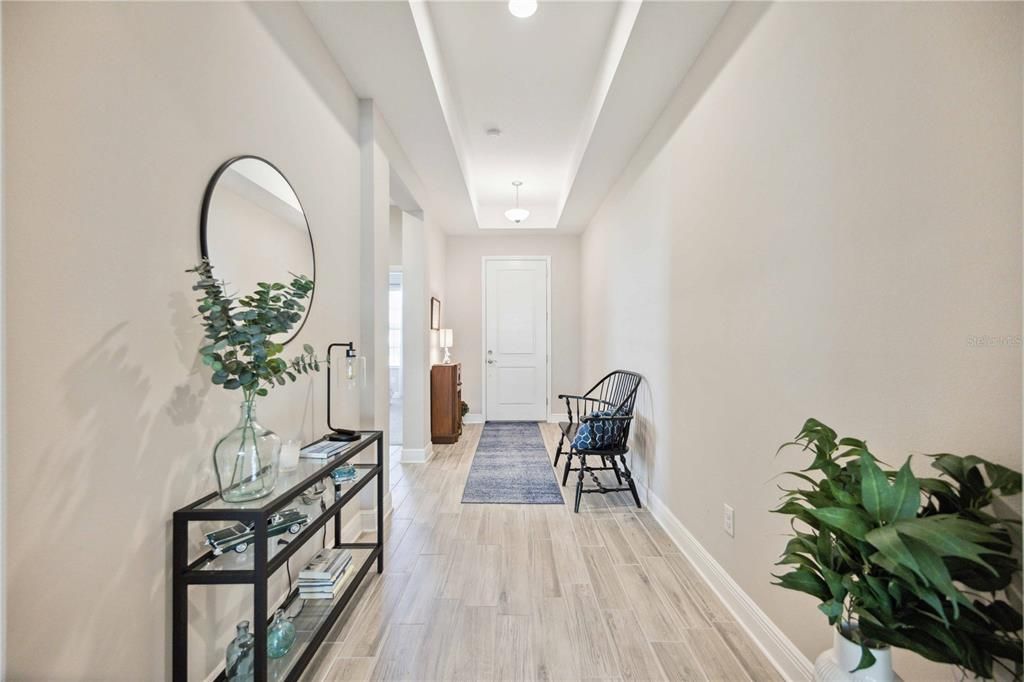 Big Open Entrance, Ceramic Tile, Tray Ceiling