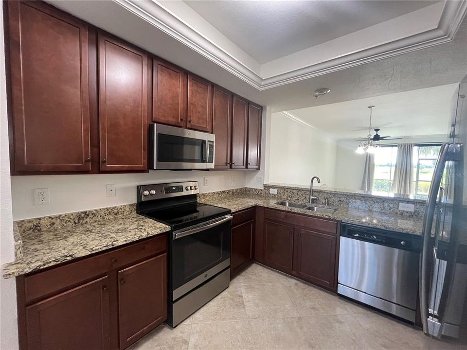 Active With Contract: $2,500 (2 beds, 2 baths, 1329 Square Feet)