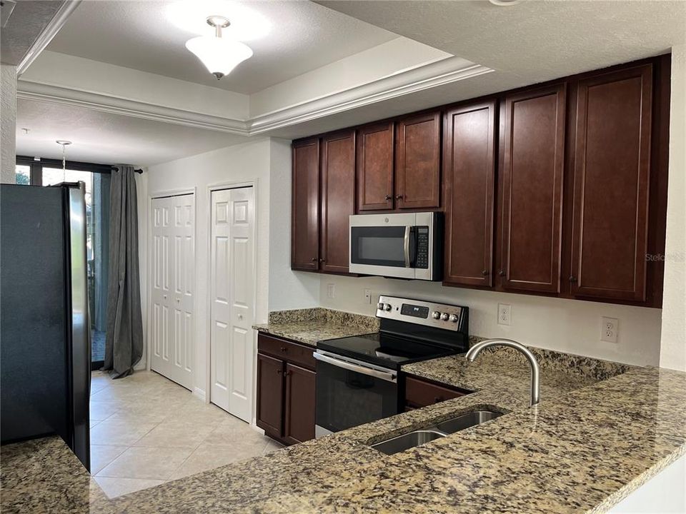 Active With Contract: $2,500 (2 beds, 2 baths, 1329 Square Feet)