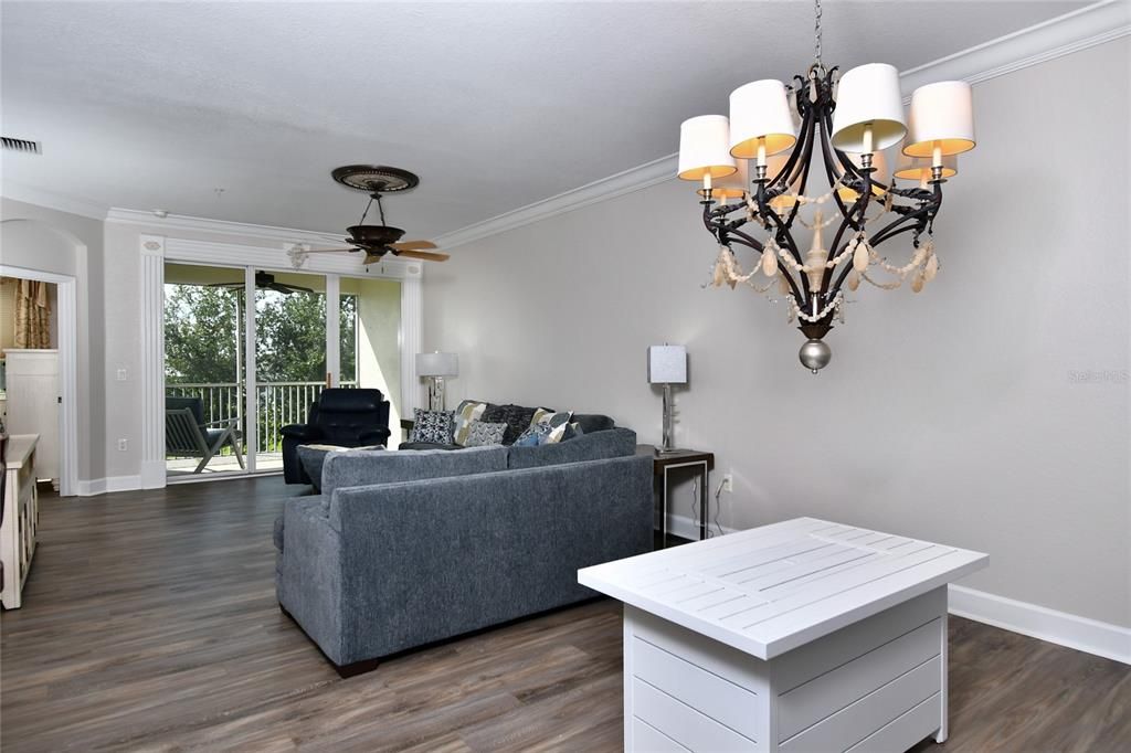 For Sale: $335,000 (3 beds, 2 baths, 1592 Square Feet)