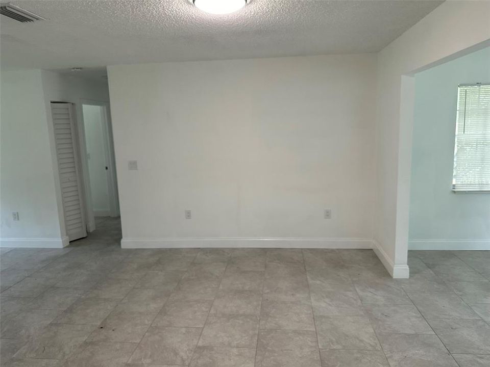 Active With Contract: $1,550 (3 beds, 2 baths, 1412 Square Feet)