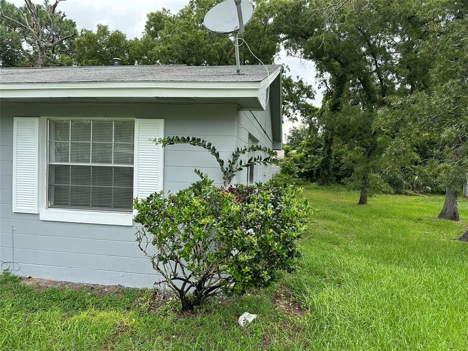 Active With Contract: $1,550 (3 beds, 2 baths, 1412 Square Feet)