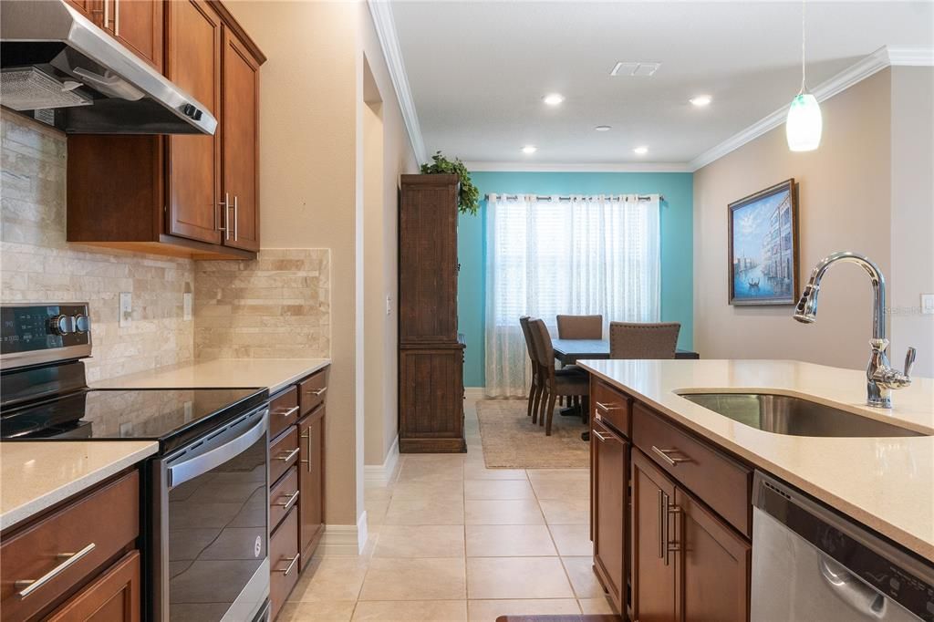 Active With Contract: $2,500 (2 beds, 2 baths, 1916 Square Feet)