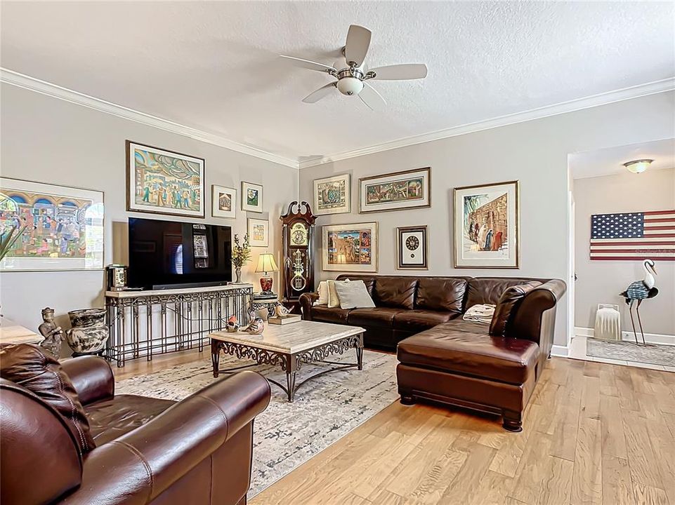 Living room w/hardwood flooring