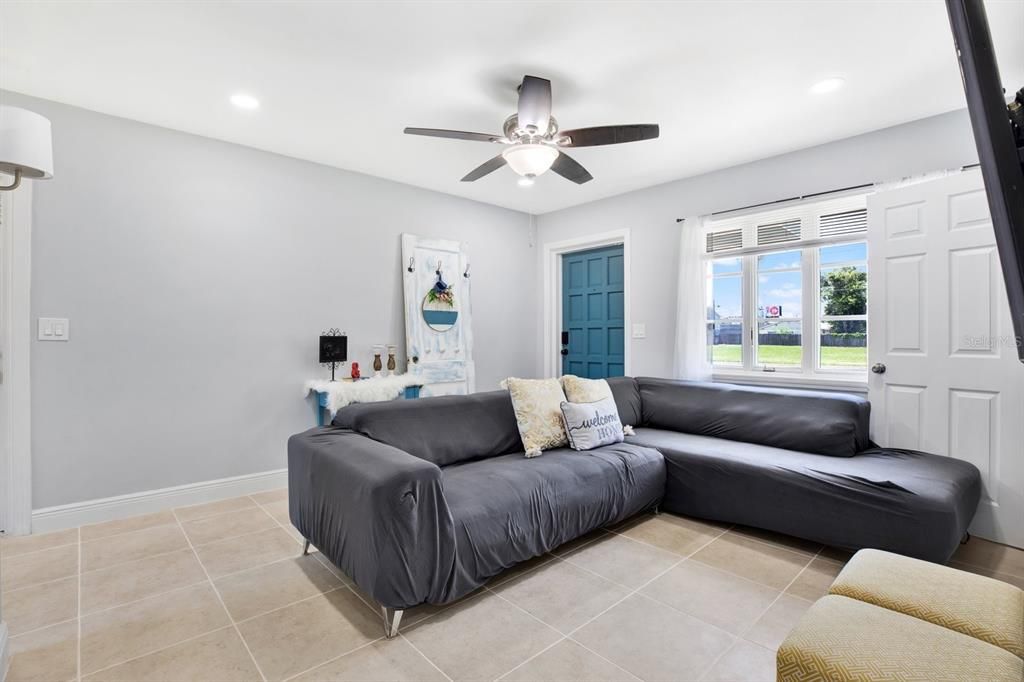 Active With Contract: $415,000 (3 beds, 2 baths, 1001 Square Feet)