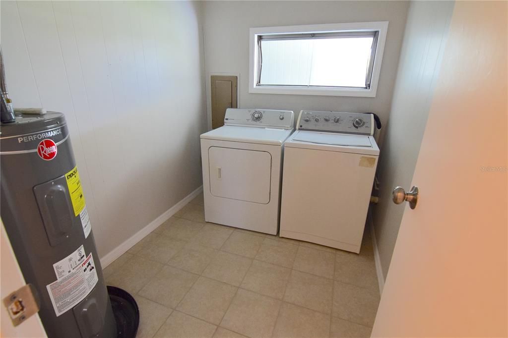 For Sale: $98,000 (3 beds, 2 baths, 1272 Square Feet)