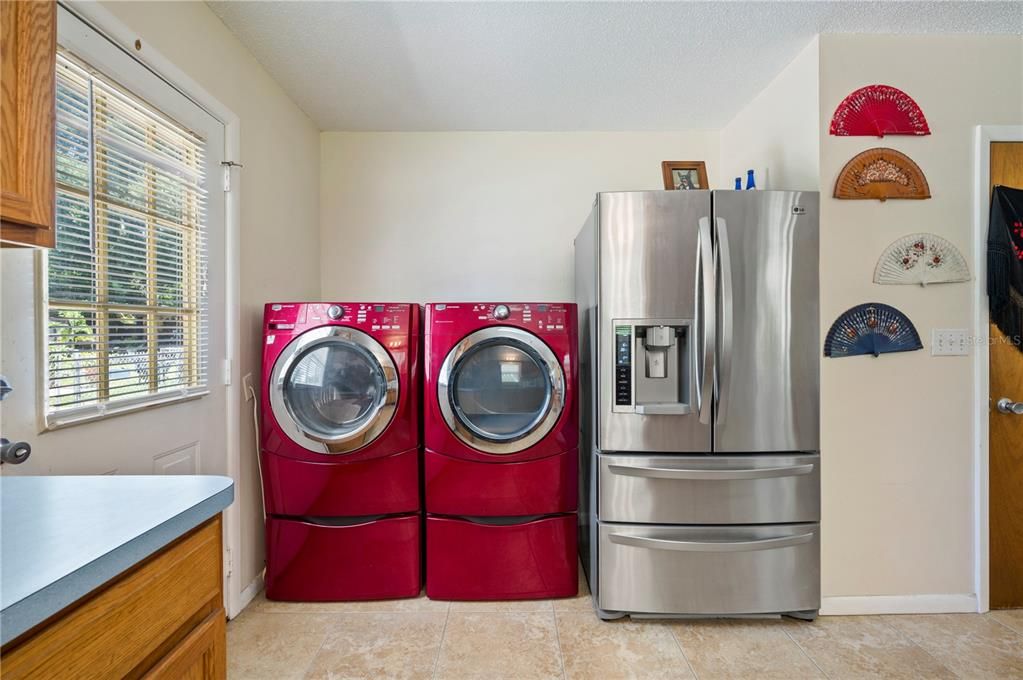 Active With Contract: $199,900 (2 beds, 1 baths, 832 Square Feet)