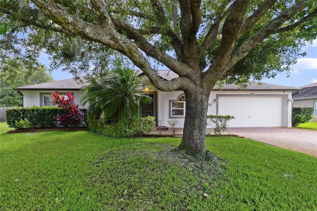 Welcome to the sought after Chuluota/Oviedo community Trails of Seminole and this single story home offering a large .24 ACRE CUL-DE-SAC LOT, ideal SPLIT BEDROOM FLOOR PLAN with formal and family spaces, a spacious EAT-IN KITCHEN, 12x24 SCREENED LANAI and ZONED FOR A-RATED SEMINOLE COUNTY SCHOOLS!