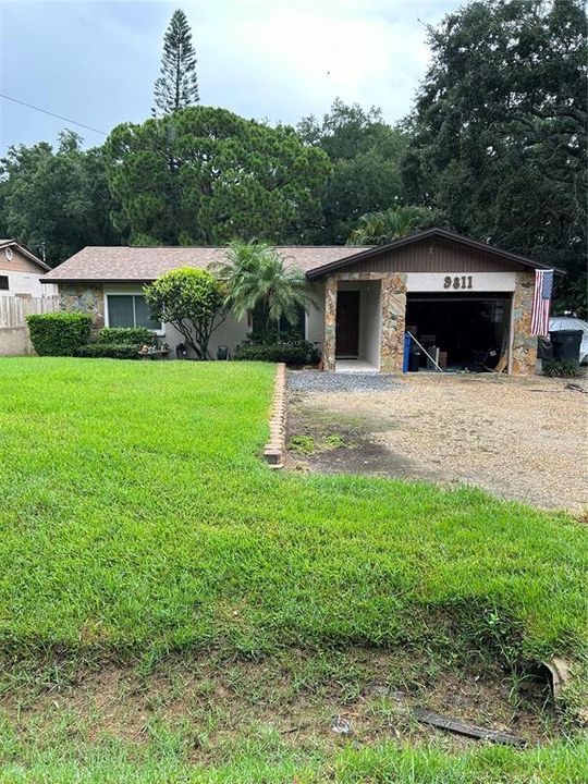 最近售出: $350,000 (2 贝兹, 1 浴室, 924 平方英尺)