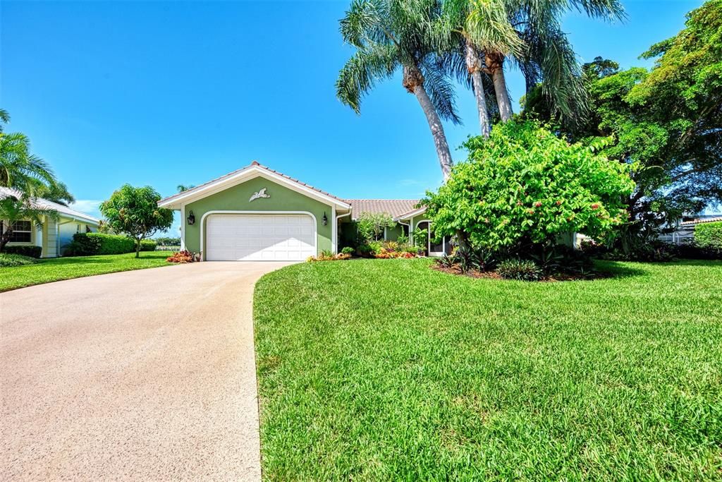 For Sale: $965,000 (3 beds, 2 baths, 2498 Square Feet)