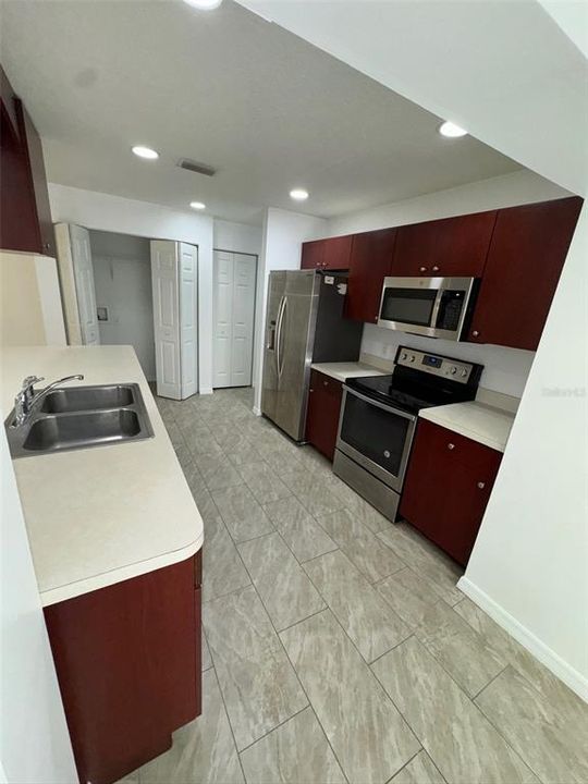 For Rent: $1,750 (3 beds, 2 baths, 1854 Square Feet)