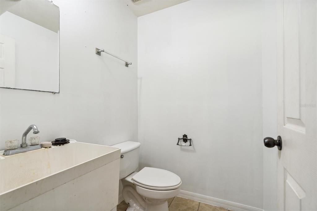 For Sale: $565,000 (4 beds, 2 baths, 1938 Square Feet)