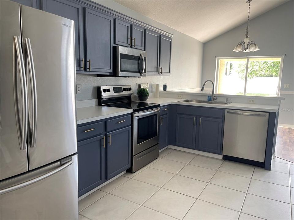 Active With Contract: $357,000 (3 beds, 2 baths, 1802 Square Feet)