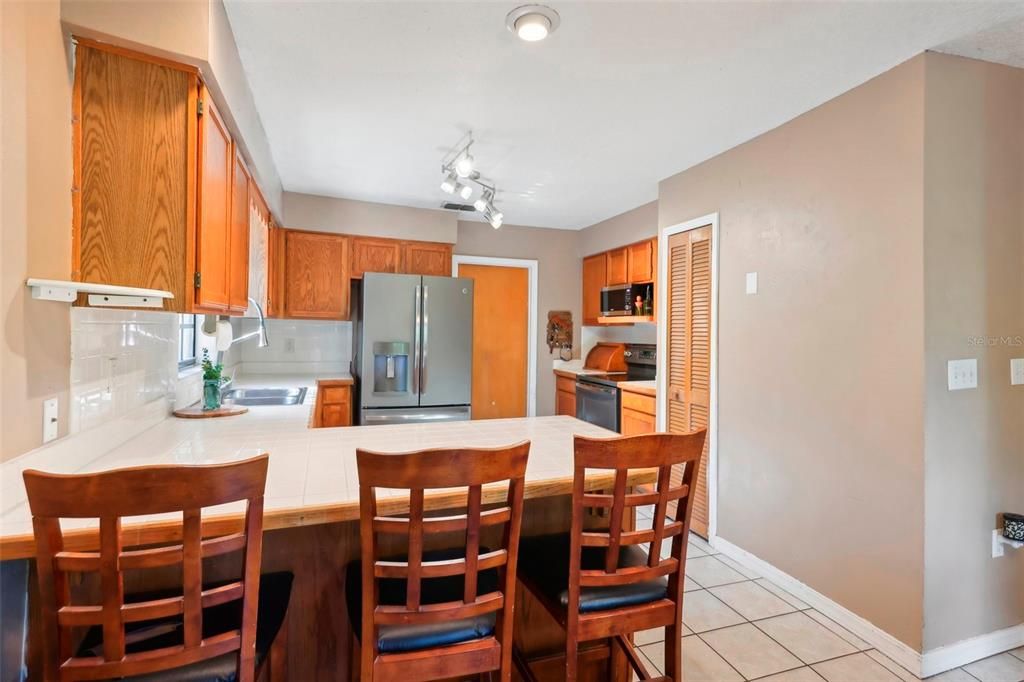 Active With Contract: $315,000 (3 beds, 2 baths, 1714 Square Feet)