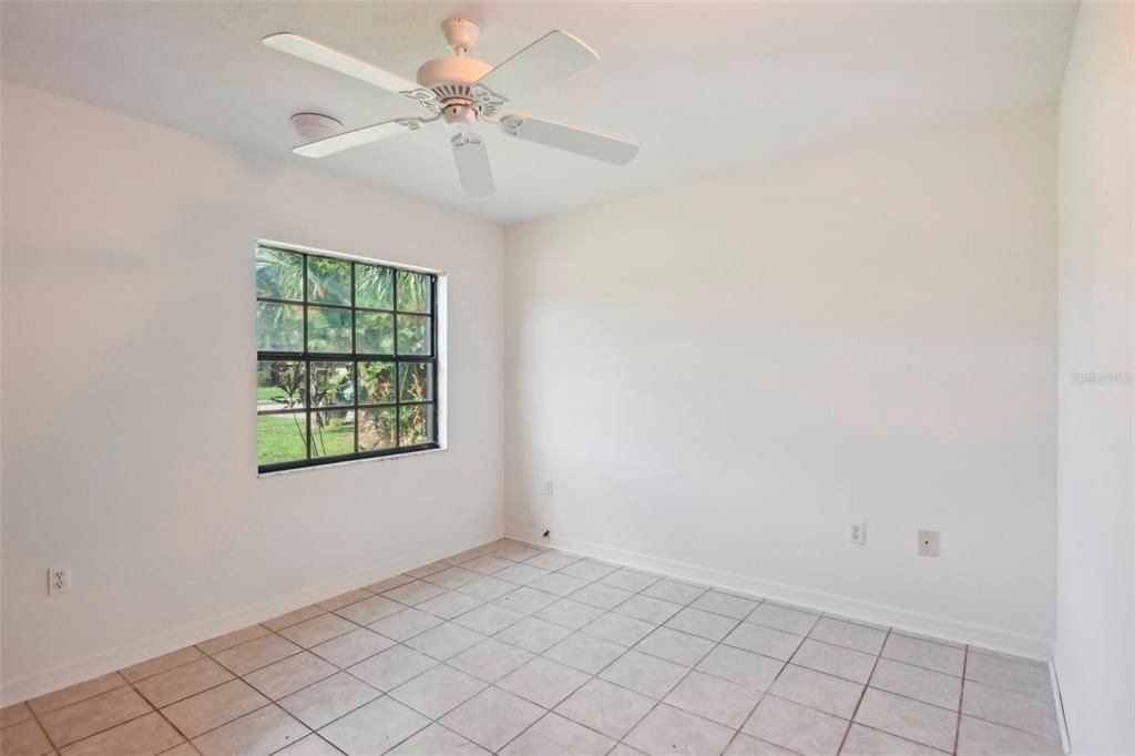 Active With Contract: $315,000 (3 beds, 2 baths, 1714 Square Feet)