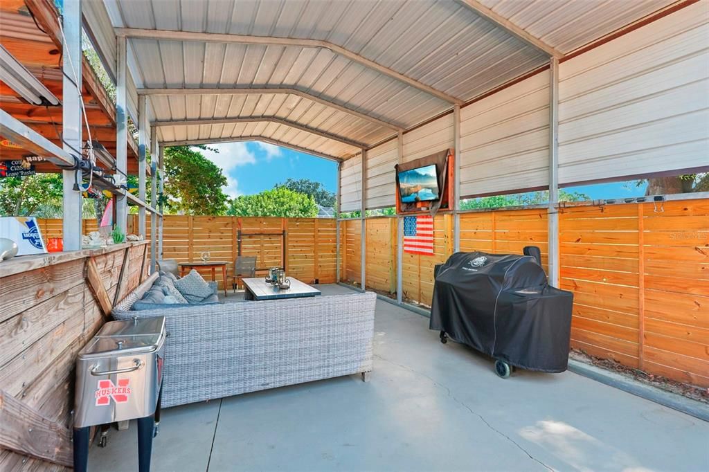 Active With Contract: $315,000 (3 beds, 2 baths, 1714 Square Feet)