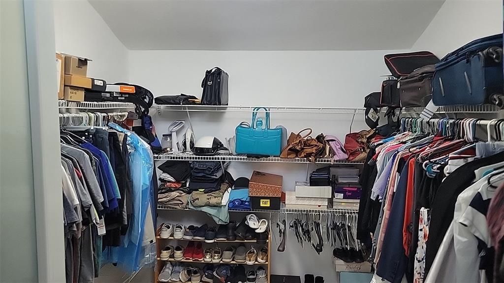 Walking Closet