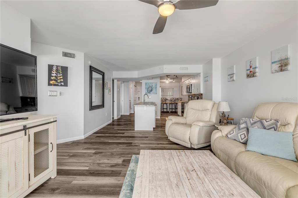 Active With Contract: $475,000 (2 beds, 2 baths, 1198 Square Feet)