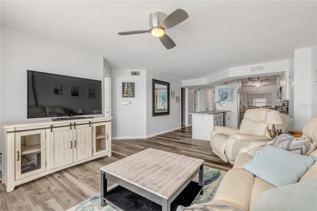 Active With Contract: $475,000 (2 beds, 2 baths, 1198 Square Feet)