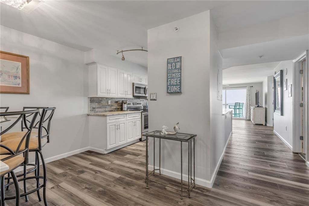 Active With Contract: $475,000 (2 beds, 2 baths, 1198 Square Feet)