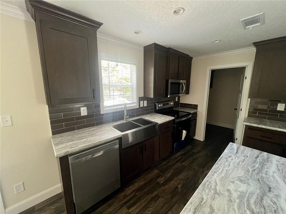 For Sale: $265,000 (3 beds, 2 baths, 1352 Square Feet)