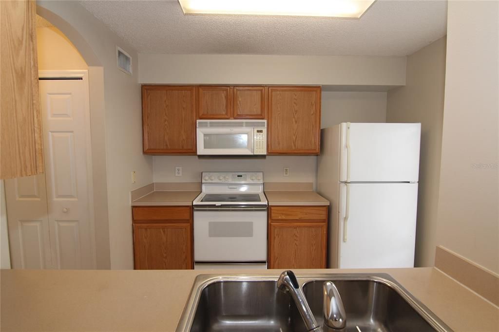 Active With Contract: $1,700 (3 beds, 2 baths, 1364 Square Feet)