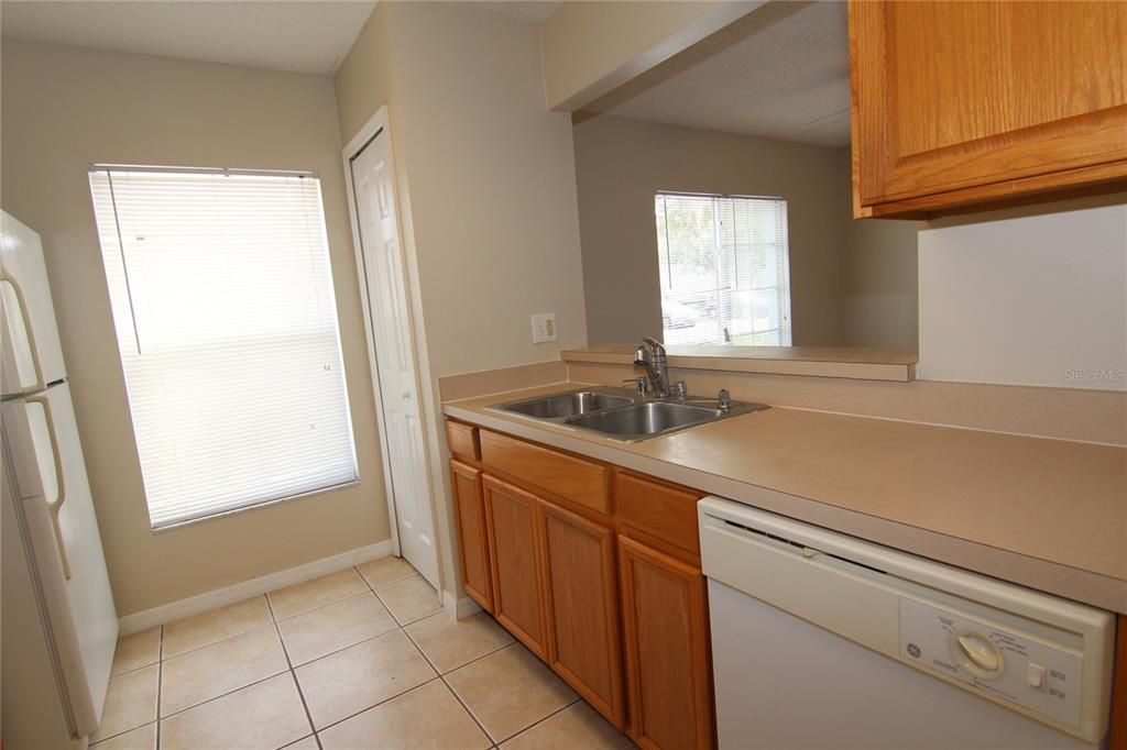 Active With Contract: $1,700 (3 beds, 2 baths, 1364 Square Feet)