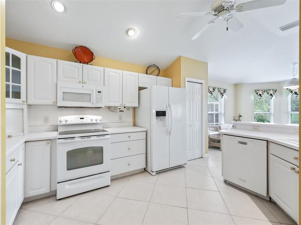 For Sale: $575,000 (3 beds, 2 baths, 2152 Square Feet)