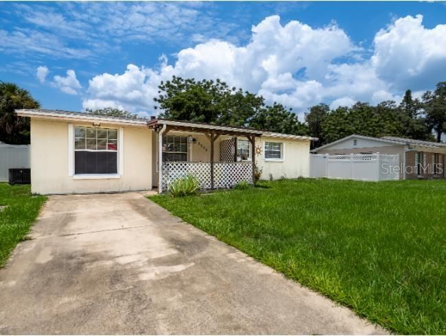 Active With Contract: $290,000 (3 beds, 2 baths, 1124 Square Feet)