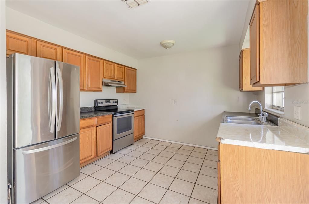 For Sale: $215,000 (3 beds, 1 baths, 988 Square Feet)