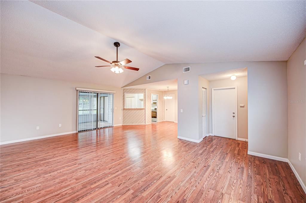 Active With Contract: $289,900 (3 beds, 2 baths, 1480 Square Feet)