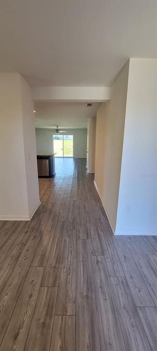 For Rent: $2,075 (4 beds, 2 baths, 1869 Square Feet)