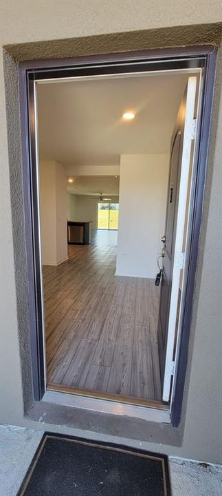 For Rent: $2,075 (4 beds, 2 baths, 1869 Square Feet)