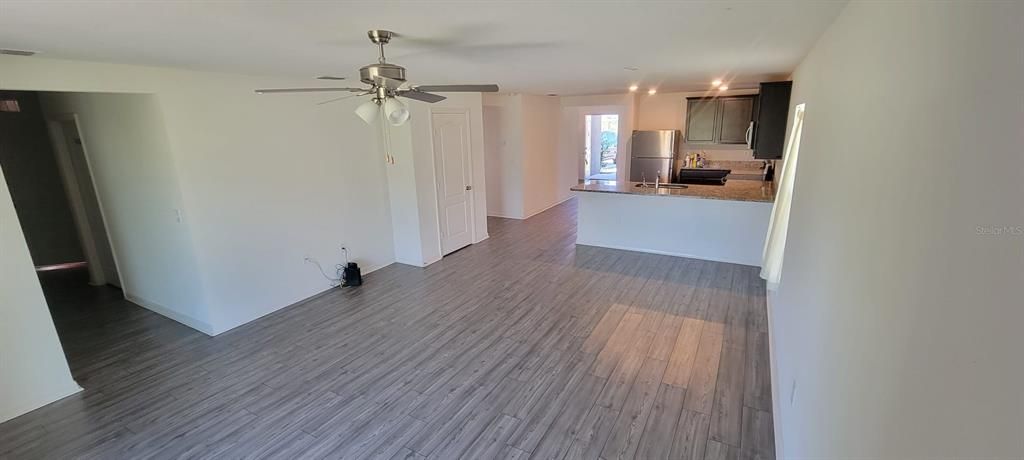 For Rent: $2,075 (4 beds, 2 baths, 1869 Square Feet)