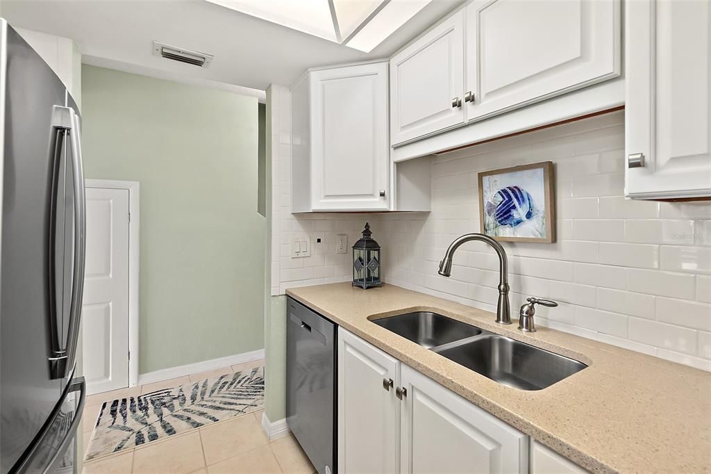 For Sale: $269,900 (2 beds, 2 baths, 1184 Square Feet)