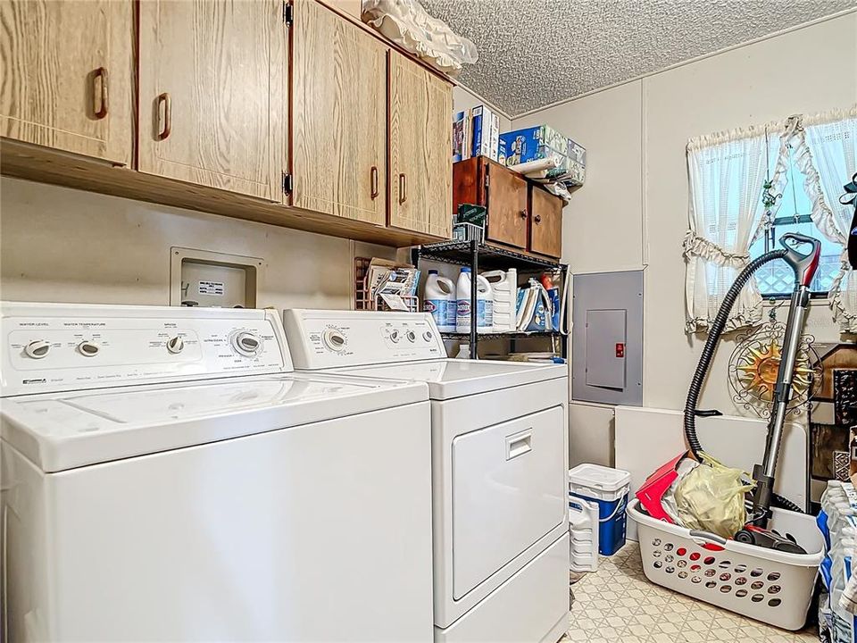 For Sale: $144,000 (2 beds, 2 baths, 1296 Square Feet)