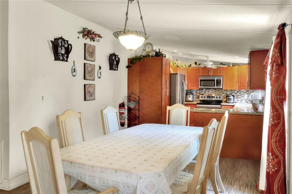 En Venta: $390,000 (4 camas, 2 baños, 1620 Pies cuadrados)